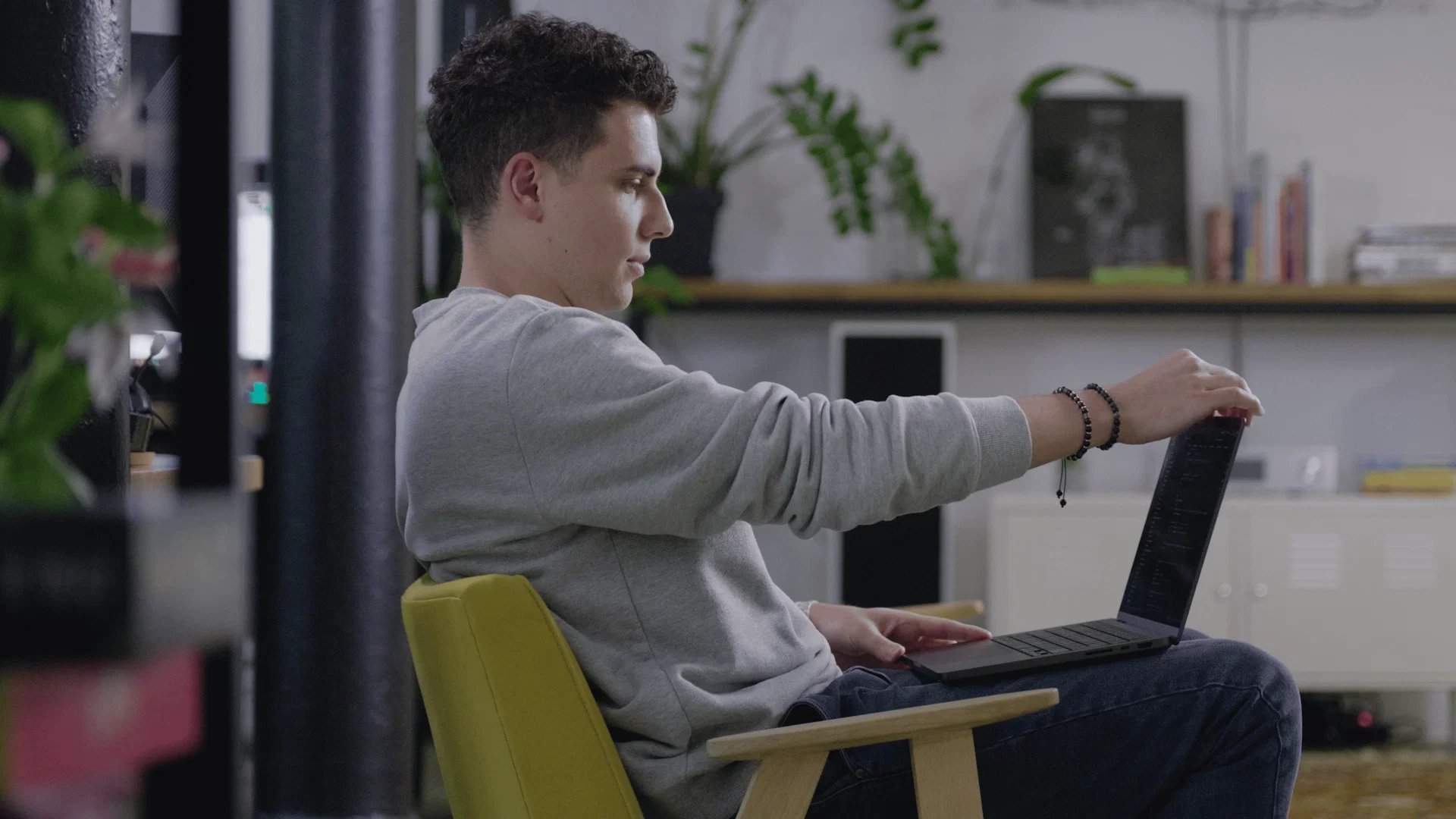 Video Production | AI Recruitment, Real Human Stories. Testimonial Series for Connectis | Frontend Developer